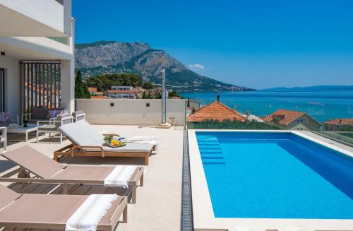 Luxurious VILLA LAPIS - heated pool, sauna, gym and spa, 120m to sandy beach
