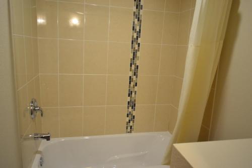 Un baño de Skyway Inn - Seatac