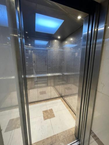 a glass door in a room with a tile floor at Sultan awtadHotel فندق اوتاد السلطان العزيزية in Makkah