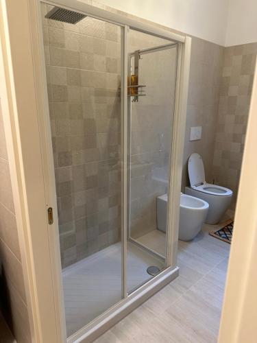 a glass shower in a bathroom with a toilet at Dimora sul Corso in Acquasanta Terme