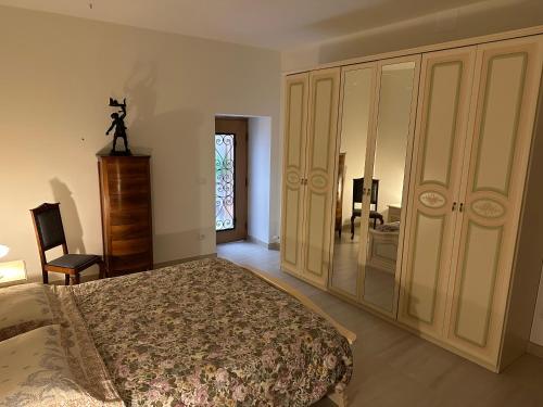 a bedroom with a bed and a dresser and a window at Dimora sul Corso in Acquasanta Terme