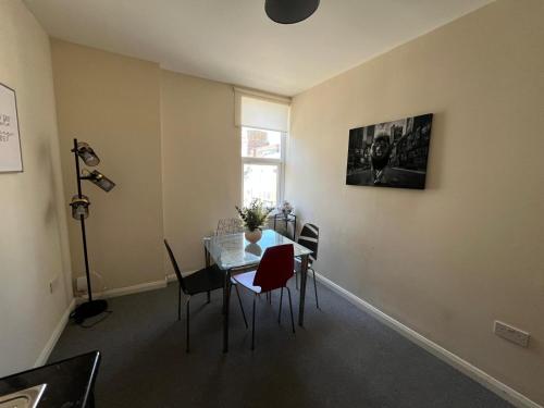 Posezení v ubytování 2 Bedroom Apartment in Swindon Town Centre
