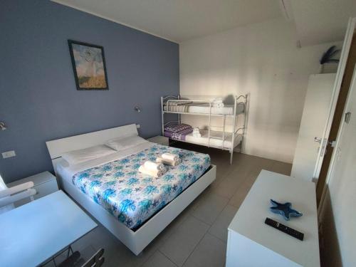 A bed or beds in a room at Il Giardino di Anna - Charming rooms in Cagliari