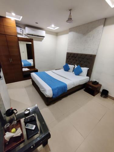 a hotel room with a bed and a mirror at Hotel Landmark in Chandīgarh