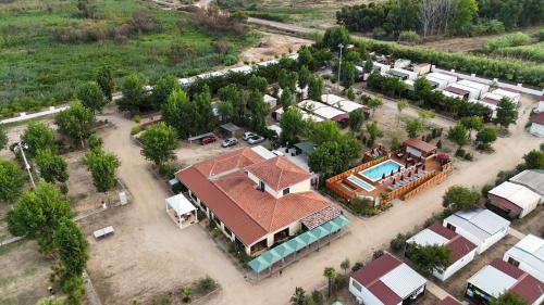 Tòa nhà nơi khu cắm trại tọa lạc