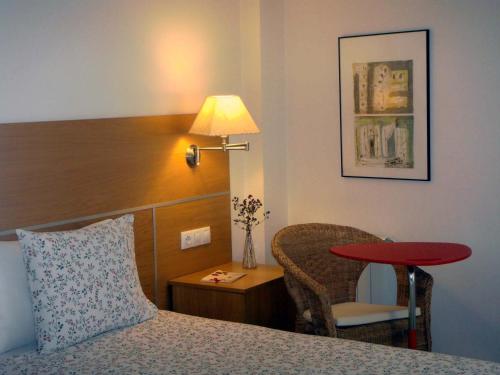 Un pat sau paturi într-o cameră la Hotel Rural Latxanea