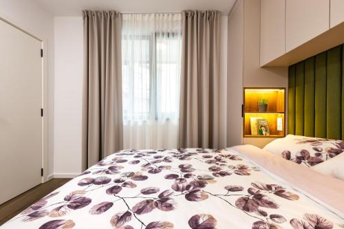 Two Stylish 1BD Apartments with Desk in Karshiaka by Flat Manager