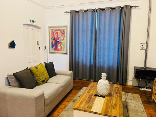 Χώρος καθιστικού στο BIM Backpackers In Muizenberg