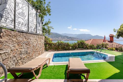 Bazén v ubytování Luna Alanya Sea View Villa with Private Pool nebo v jeho okolí