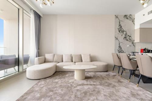 FIRST CLASS 4BR Luxe Downtown Escape
