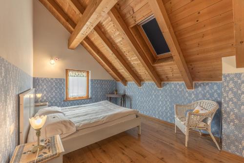 a bedroom with a bed and a wooden ceiling at Agriturismo Filippon 