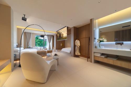 a large bathroom with a tub and a sink at Warm Shore in Taiping