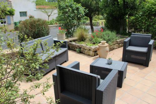 Κήπος έξω από το Maison d'hôtes LE LAVOIR