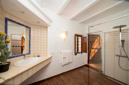 a bathroom with a sink and a shower at Can Pep Den Sitges in Sant Joan de Labritja