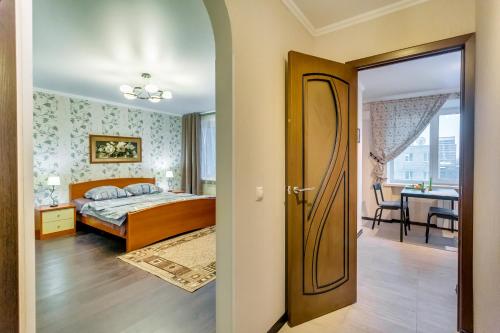Ένα ή περισσότερα κρεβάτια σε δωμάτιο στο Apartament on Filimonovskaya (#6)