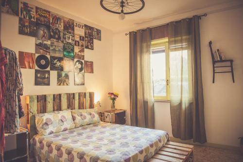 Ένα ή περισσότερα κρεβάτια σε δωμάτιο στο Nomad B&B