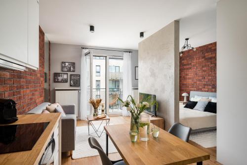 Superb Loft Studio in charming Praga District, 300 m to Metro & 100 m to tram, balcony