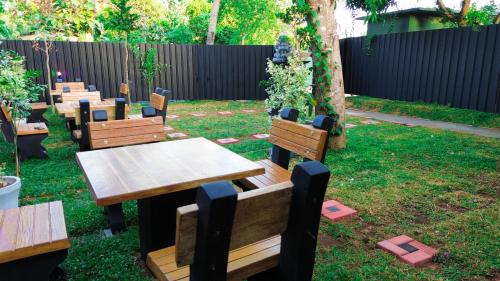 Ein Garten an der Unterkunft Sigiri Serenity Hostel