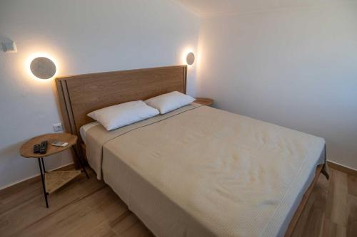 a small bedroom with a bed and a side table at Casa del mare in Pýrgos