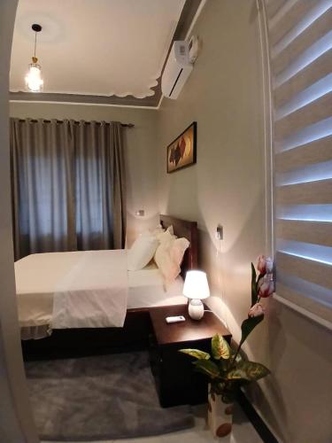 Ένα ή περισσότερα κρεβάτια σε δωμάτιο στο Angel Oak Residence Entebbe 2