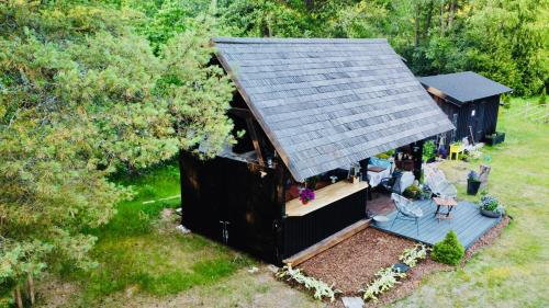 an overhead view of a black cabin with a roof at Niiduliiva Holiday Home in Nasva