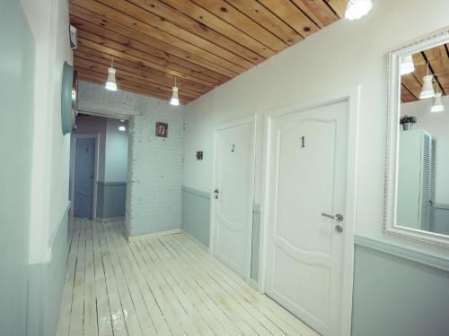 a hallway with white walls and a wooden ceiling at Mini Hotel Chistoprudniy in Moscow