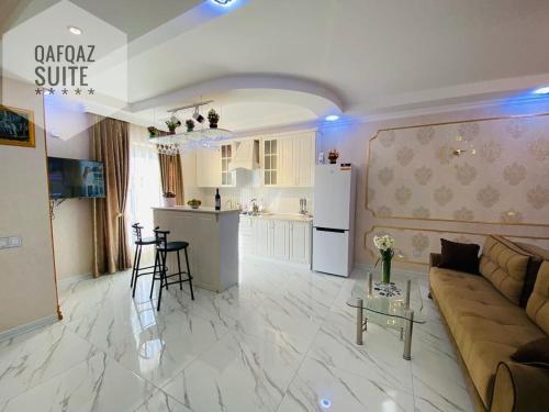a large living room with a couch and a kitchen at Ag ev in Mekhrably