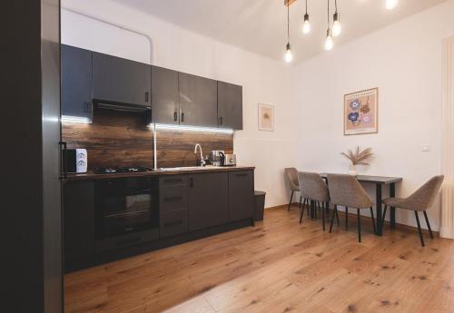 Andrassy Elegance 2BD Central Budapest Hideaway