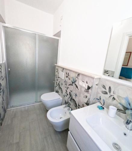 a bathroom with a toilet and a sink and a shower at B&b Ranieri in Le Castella