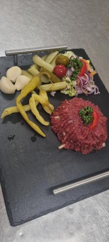 Comida en o cerca de este hotel