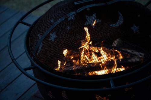 a fire in a bucket with a fire in it at 舞子グランピング in Minami Uonuma