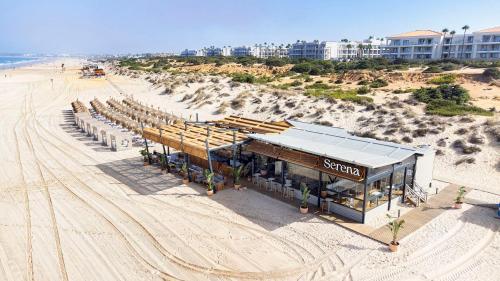 an overhead view of a building on the beach at Hipotels Barrosa Palace & Spa in Chiclana de la Frontera