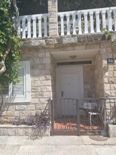 Φωτογραφία από το άλμπουμ του Pet Friendly Apartment Ground Floor σε Petrovac na Moru