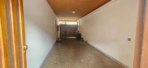 an empty hallway with a room with a hallway at Fiocco di Neve in Tarvisio