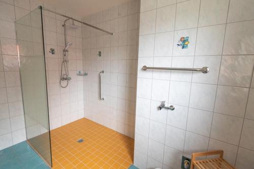 Ένα μπάνιο στο Ferienwohnung Kleine Robbe