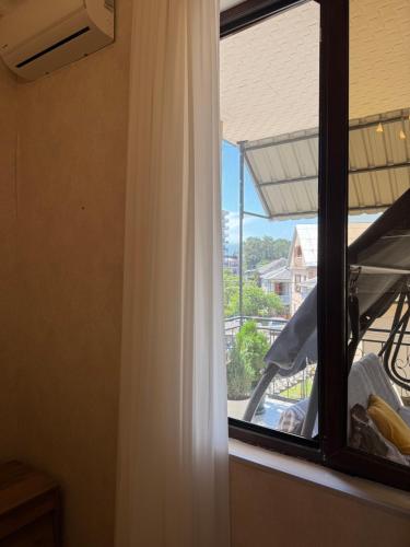 a window with a bird looking out of it at nino hotel in K'obulet'i