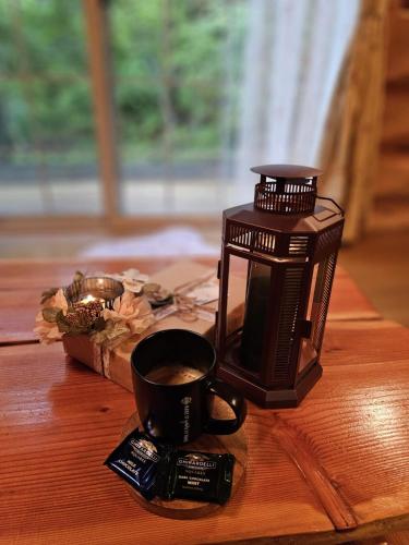 Kemudahan buat kopi dan teh di Kitakaruizawa V's Chalet - 北軽井沢 ヴィーズ シャレー -
