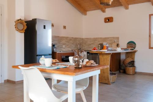Η κουζίνα ή μικρή κουζίνα στο Agriturismo Cultisia Luogosanto