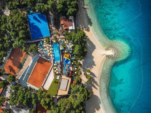 Bazén v ubytování Sunny Makarska by Valamar nebo v jeho okolí