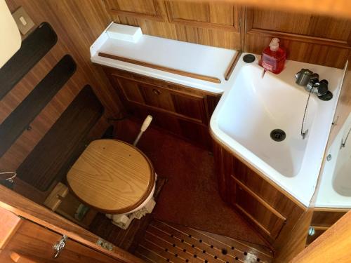 an overhead view of a bathroom with a toilet and a sink at Notte in barca tra gioia e relax cullati dal mare in Civitavecchia
