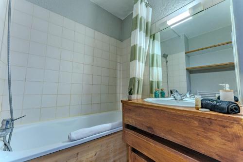 Ski-In Ski-Out 2BR Apartment with Mountain View - Val Thorens - Résidence le Joker