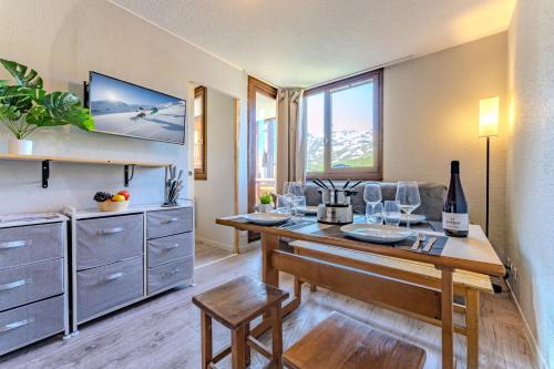 Ski-In Ski-Out 2BR Apartment with Mountain View - Val Thorens - Résidence le Joker