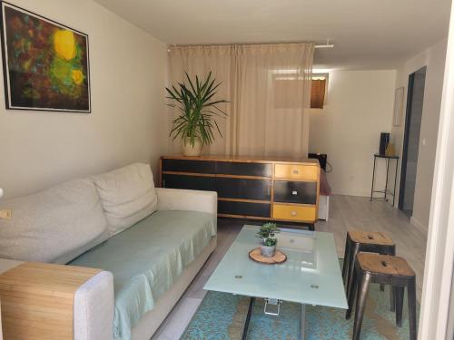 Chambre et salle de bain autonome dans notre maison