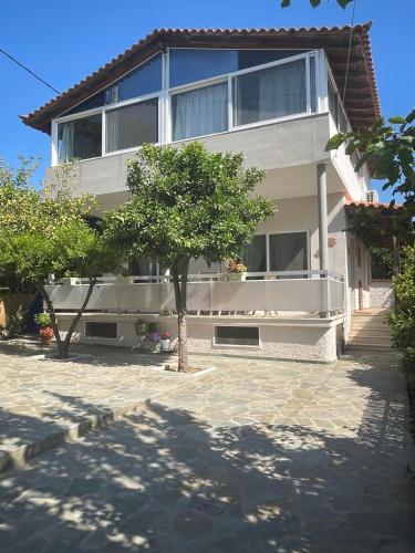 Hera Comfy And Spacious House Near The Airport