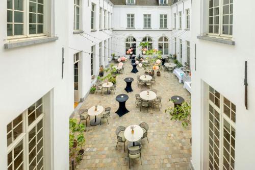 an overhead view of an outdoor patio with tables and chairs at Sapphire House Antwerp, Autograph Collection by Marriott in Antwerp