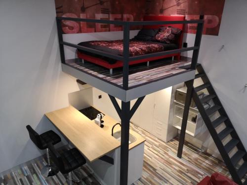 a room with a bunk bed in a room with a desk at Stijlvolle Designstudio in Almere