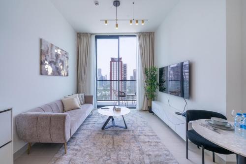 Homes & Beyond l Serene 1BR Retreat in JVC