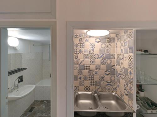 Urban Apt in Vibrant Kypseli with 1000Mbps Fiber Wi-Fi