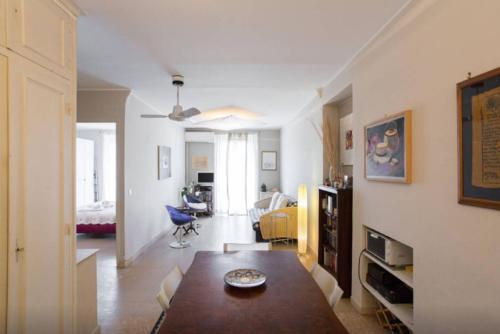 Large 1 Bedroom with Balcony City Centre