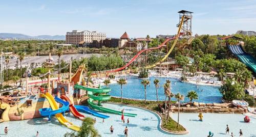 Bazén v ubytovaní Apartamento Maya Relax Salou alebo v jeho blízkosti
